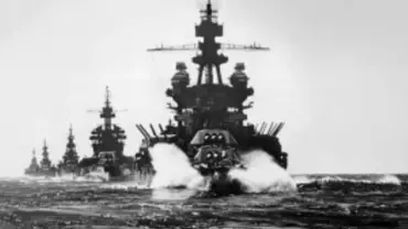 640px us warships entering lingayen gulf 1945 87950579