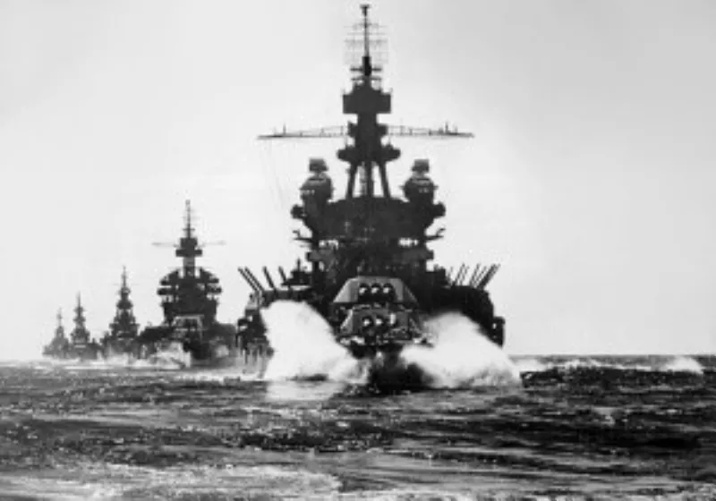 640px us warships entering lingayen gulf 1945 87950579