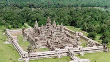 Angkor Wat nhìn từ trên cao. (Shyam Tnj)