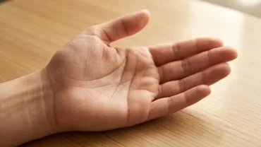 Bàn tay có ba đường chỉ tay tách rời nhau rõ nét thể hiện tính cách độc lập và khao khát tự do