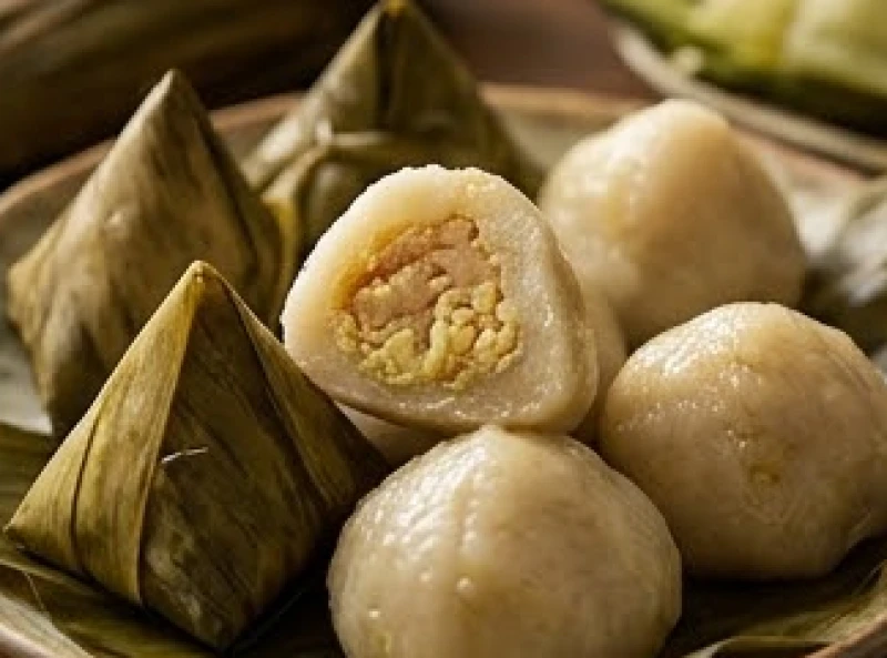 Văn khấn gia tiên Tết Đoan Ngọ: Bản chuẩn cổ truyền & bản rút gọn 6 Chùm bánh ú nước tro miền Nam với lớp vỏ dẻo vàng ươm và nhân đậu xanh sên đường