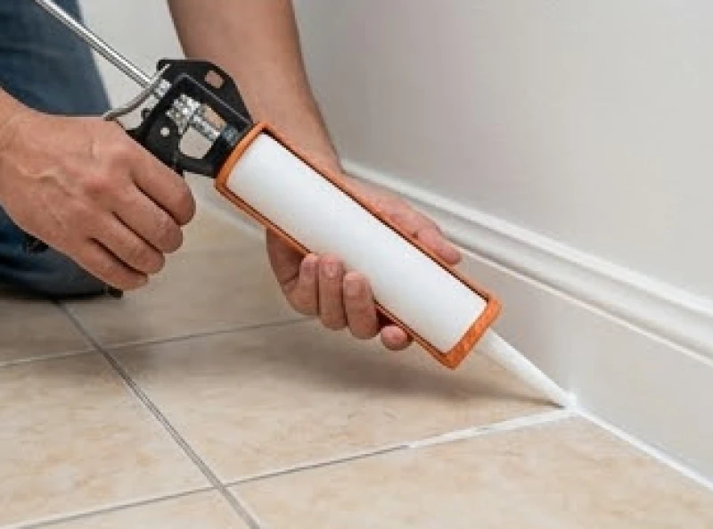 Kiến làm tổ trong nhà là điềm gì: Luận vị trí & mẹo đuổi an toàn 7 Sử dụng súng bơm keo silicone chuyên dụng để bít kín vĩnh viễn các khe hở ở chân tường sau khi kiến dời đi
