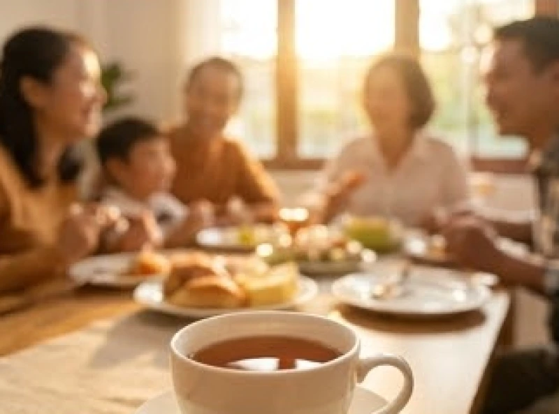 Gia đình tụ họp đông đủ sau khi nhận được điềm báo hội ngộ từ việc cắn môi dưới