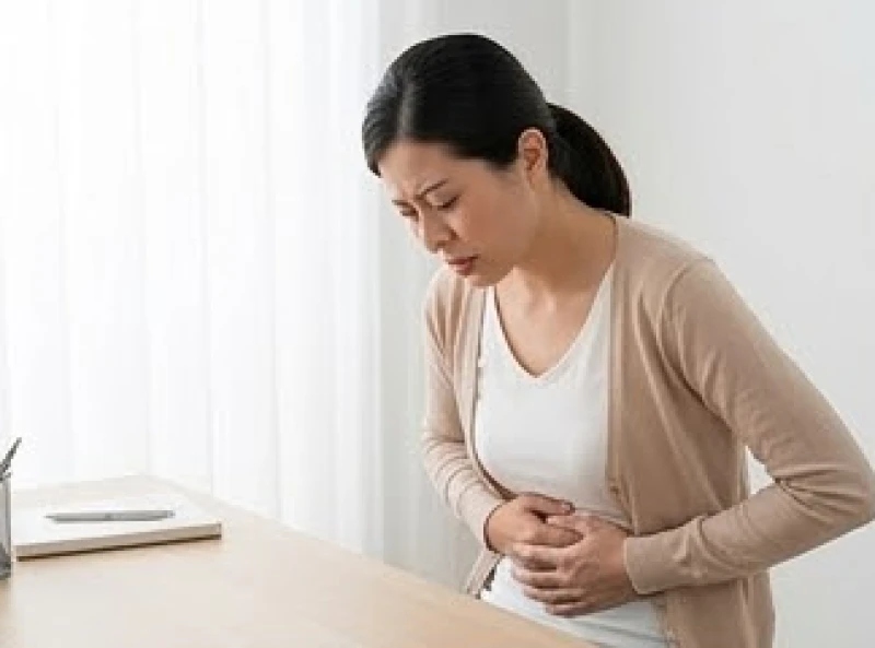 Người bị đau dạ dày do áp lực tâm lý và căng thẳng thần kinh kéo dài
