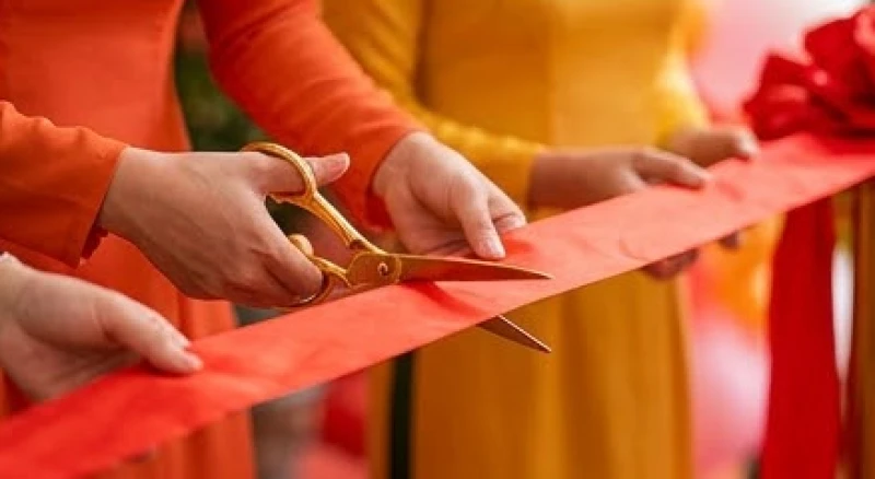 Xem ngày tốt xấu là gì: 3 yếu tố cốt lõi và cách hóa giải 6 Nghi thức cắt băng khai trương màu đỏ rực rỡ mang ý nghĩa khởi đầu suôn sẻ và may mắn