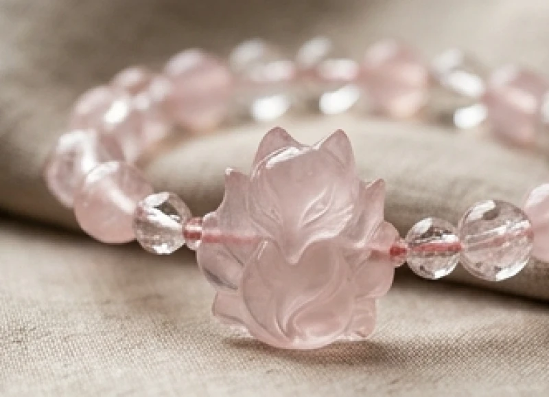 Tuổi Tuất hợp đá gì: Tra cứu 5 nạp âm và tỷ lệ thanh tẩy 7 Charm hồ ly được chạm khắc tinh xảo từ khối đá tự nhiên kết hợp cùng chuỗi hạt mang lại bình an