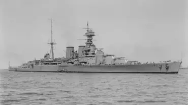 Chiếc HMS Hood, hạ thủy năm 1918, là tuần dương hạm chủ lực đầu tiên được hoàn thành vào cuối Chiến tranh thế giới I