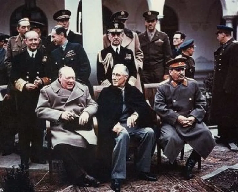 Churchill, Roosevelt và Stalin tại hội nghị Yalta.