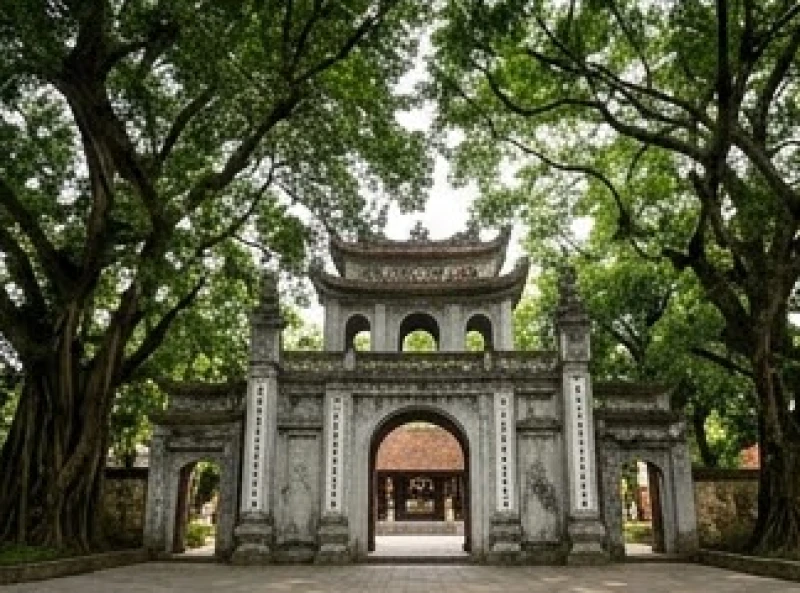 Văn khấn Đức Thánh Tản Viên: Sắm lễ chuẩn và bài khấn các ban 6 Khu vực cổng ngũ môn uy nghi của Đền Và rợp bóng cây lim cổ thụ tại thị xã Sơn Tây
