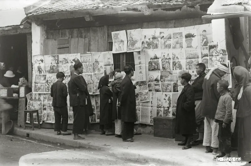 Cửa hàng tranh Tết sầm uất tại Hà Nội năm 1929