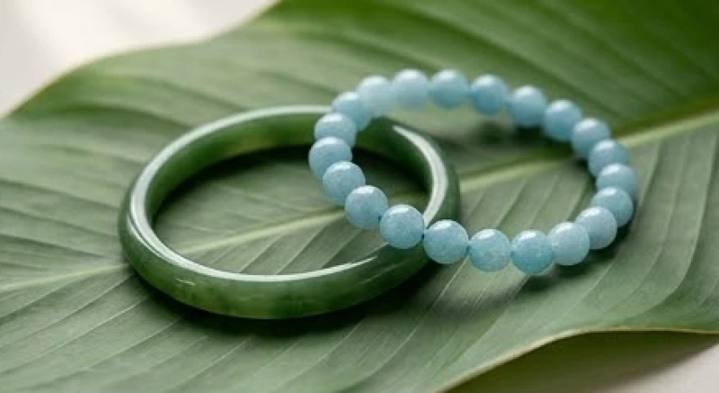 Vòng tay đá ngọc bích và thạch anh tóc xanh mang năng lượng tương sinh cho tuổi Mão mệnh Mộc