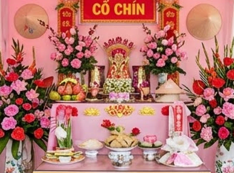 Văn khấn ngày tiệc Quốc Mẫu Tây Thiên: Bài cúng chuẩn 15/2 7 Không gian thờ tự thanh tao rực rỡ sắc đỏ hồng tại đền Cô Chín Tây Thiên