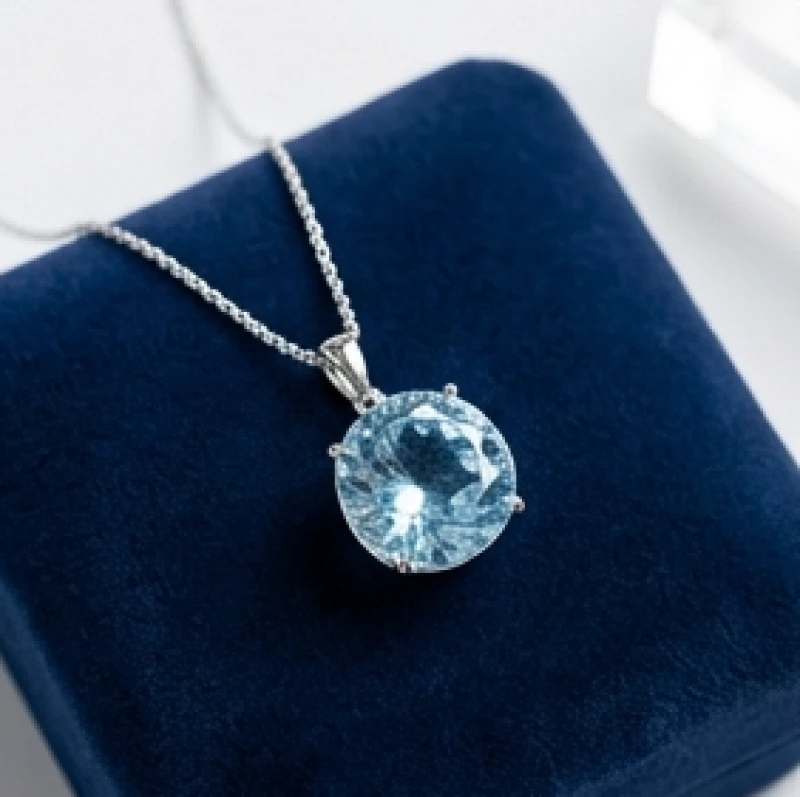 Mặt dây chuyền ngọc xanh biển Aquamarine hỗ trợ rất tốt cho người mệnh Mộc