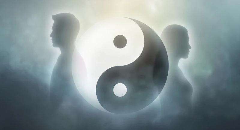 Biểu tượng âm dương hòa quyện trong sương mù mờ ảo mang thông điệp từ thế giới tâm linh