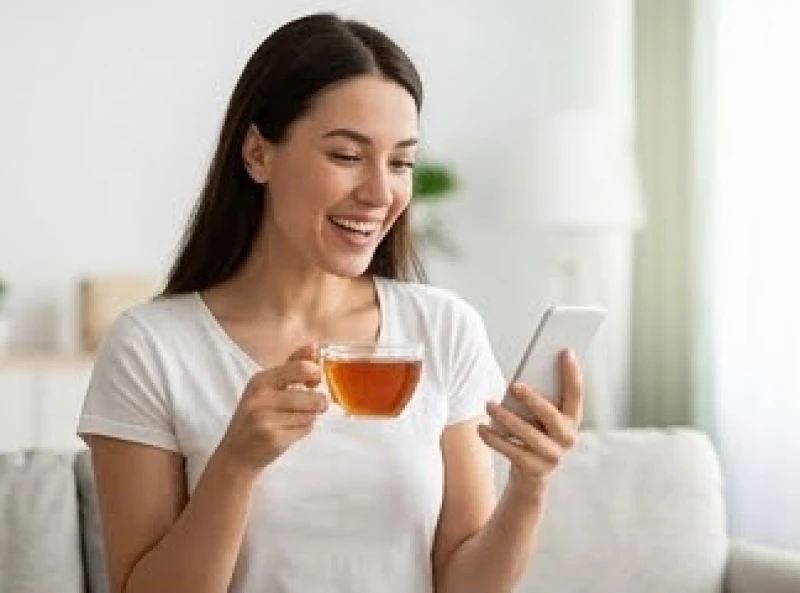 Người phụ nữ mỉm cười đón nhận tin vui tài lộc sau khi có điềm báo co giật cơ ngón tay