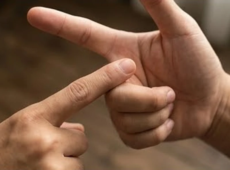 Đường chỉ tay tình duyên kéo dài đâm thẳng lên khu vực gốc ngón tay trỏ