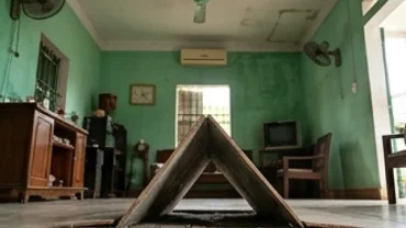Hiện tượng gạch nền bị bong là điềm gì và cách xử lý an toàn tại nhà