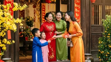 Hình ảnh rực rỡ trong ngày đầu năm khi gia chủ tuổi Sửu chọn người xông đất năm 2027 mang lại may mắn và tài lộc