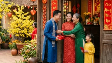 Gia đình Việt Nam rạng rỡ đón khách đến thăm nhà trong dịp gia chủ tuổi tuất chọn người xông đất năm 2027