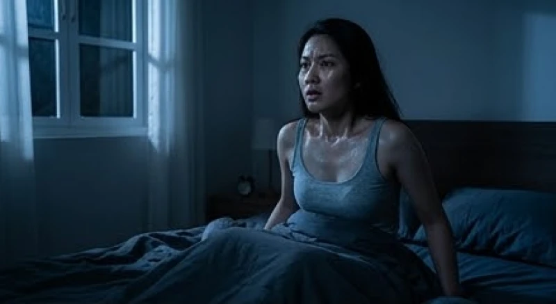 Mơ thấy nước lũ chảy xiết: Bảng tra con số và cách xoa dịu 1 Người phụ nữ giật mình thức giấc giữa đêm trong sự hoang mang sau khi mơ thấy nước lũ chảy xiết