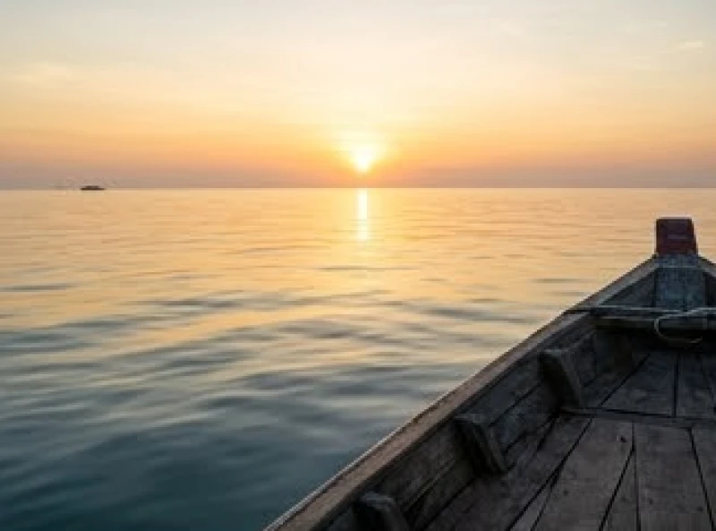 Khung cảnh mặt nước bình yên rực sáng trong ánh ban mai rất lý tưởng để ngư dân tiến hành đọc văn khấn