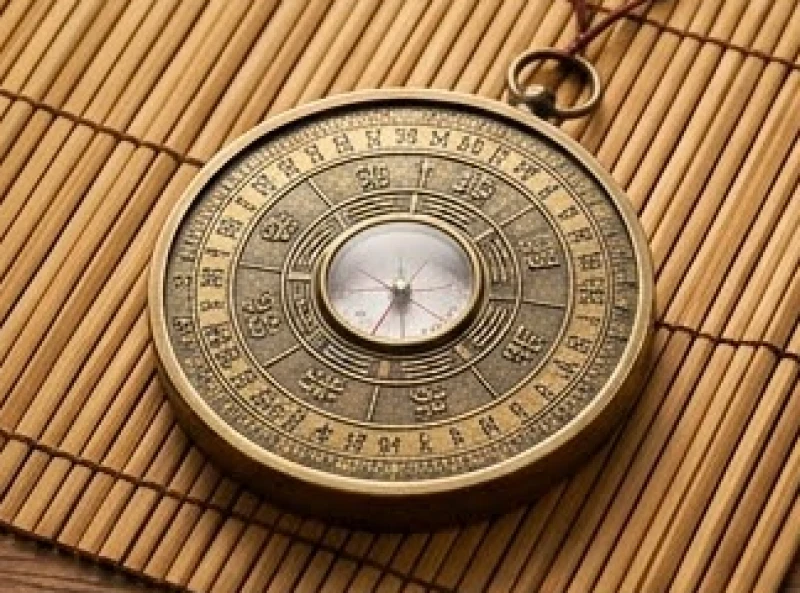 Quan hệ hợp xung giữa 12 con giáp: Tra cứu và cách hóa giải 5 Chiếc la bàn cổ hiển thị giờ tý và giờ sửu theo hệ thống can chi