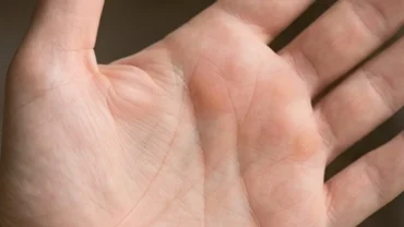 Vị trí gò Mộc Tinh trên bàn tay phúng phính tượng trưng cho quyền lực và sự thăng tiến trong sự nghiệp