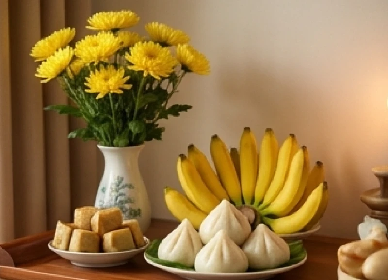 Bình hoa cúc vàng rực rỡ và đĩa oản trắng thanh tịnh được bày biện trang trọng trên bàn thờ liệt sĩ
