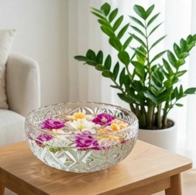 Bát tụ thủy thả cánh hoa tươi đặt tại góc phòng để kích hoạt sinh khí cát tường
