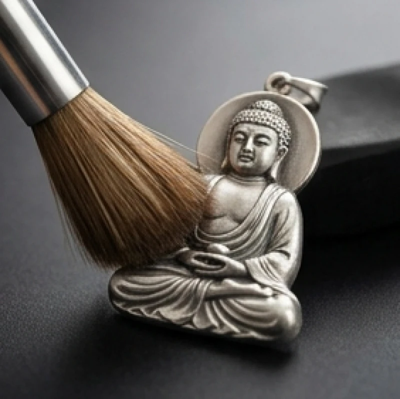 Phật bản mệnh tuổi Mão: tra cứu màu theo năm sinh và kiêng kỵ 10 Dùng cọ lông tơ mềm làm sạch bụi bẩn ở các khe chạm khắc trên mặt Phật bản mệnh