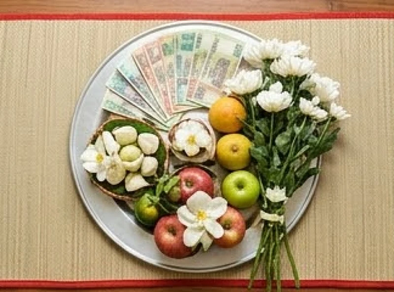 Mâm lễ vật cơ bản chuẩn bị đi kèm bài văn khấn Cô Sáu để dâng tại Côn Đảo