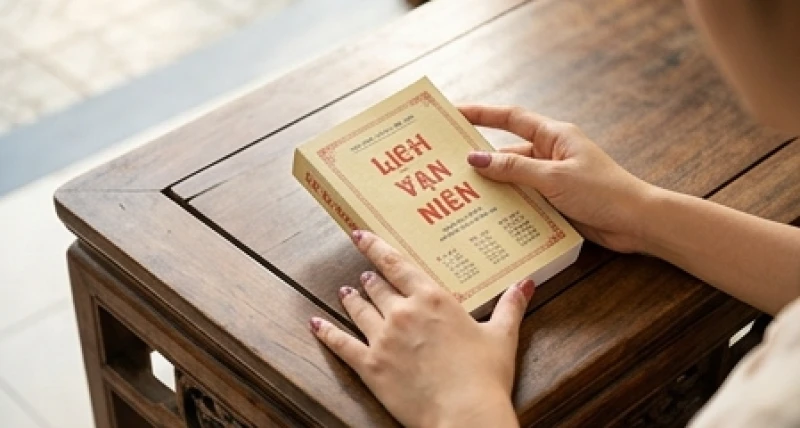Gia chủ tuổi Tuất xem lịch vạn niên để chọn ngày hoàng đạo khai trương cửa hàng