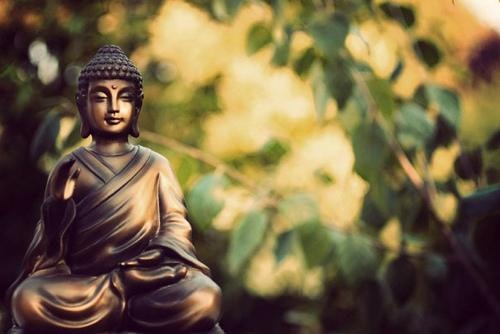 Học và làm theo lời dạy thâm thúy của Đức Phật là phương châm để bạn có một cuộc sống hạnh phúc, thân tâm an lạc mỗi ngày và đủ sức để vượt qua những trở ngại trong cuộc sống mà không vướng bận những phiền muộn trong tâm.