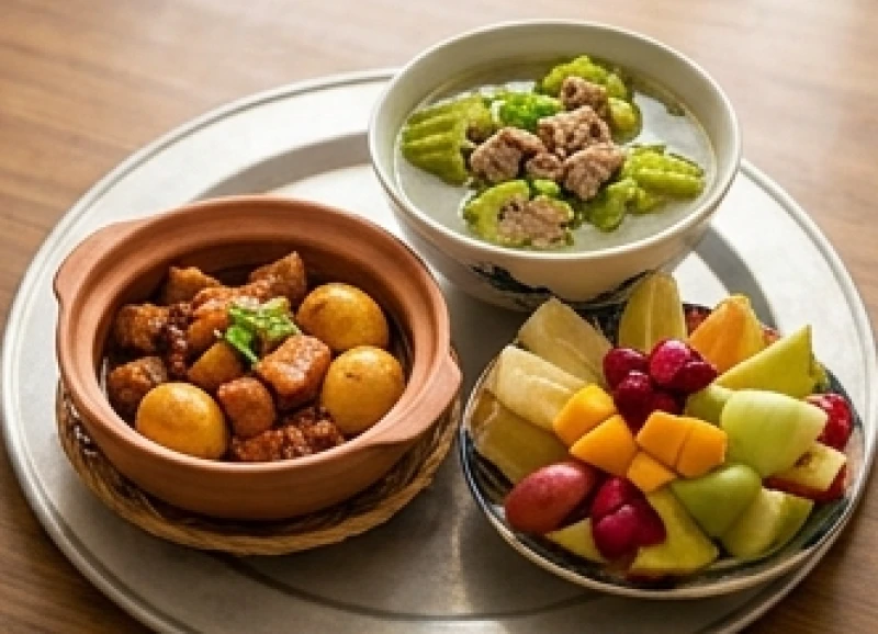 Văn khấn mùng 1 Tết: Bài cúng chuẩn, giờ đẹp và mâm lễ 3 miền 5 Mâm cỗ cúng mùng 1 Tết miền Nam nổi bật với bát canh khổ qua nhồi thịt và đĩa thịt kho hột vịt tròn trịa