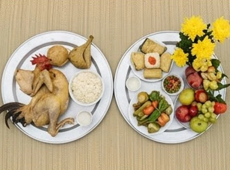 Văn khấn ngoài mộ trước ngày giỗ: Trình tự và bài cúng chuẩn 4 Hai mâm cúng được phân chia rõ ràng để dâng lên ban chư vị Thổ địa và phần mộ gia tiên