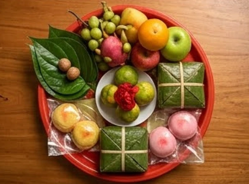 Văn khấn cầu duyên: Trình tự dâng lễ, viết sớ và tạ lễ bài bản 4 Mâm lễ mặn dâng ban Thánh Mẫu gồm bánh phu thê, trầu cau và hoa tươi nhiều màu sắc