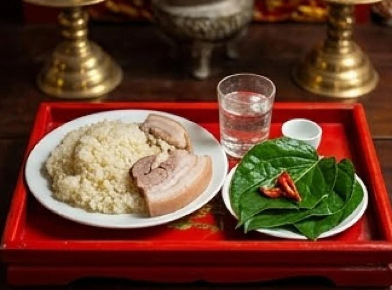 Văn khấn Đền Đông Cuông: Trình tự dâng lễ và bài cúng từng ban 7 Mâm lễ mặn chỉn chu với đĩa xôi nếp và thịt luộc được chuẩn bị riêng để dâng lên ban thờ