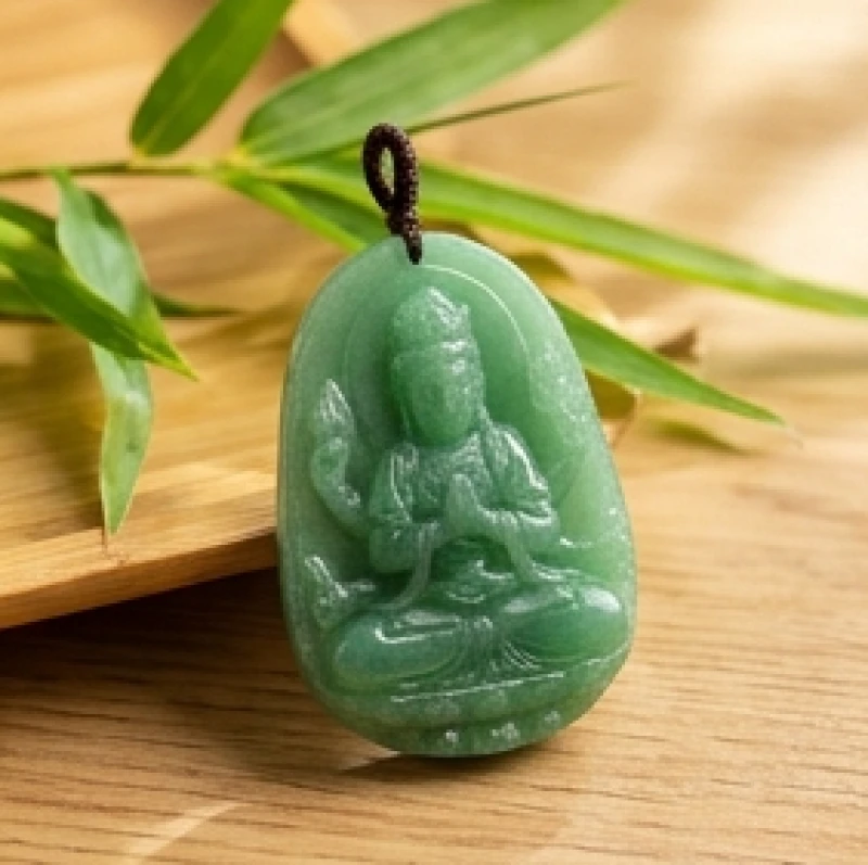 Phật bản mệnh tuổi Tý: Chọn đá hợp mệnh và nghi thức khai quang 7 Thạch anh xanh lá tự nhiên được dùng làm mặt Phật tương sinh giúp nuôi dưỡng đường tài lộc