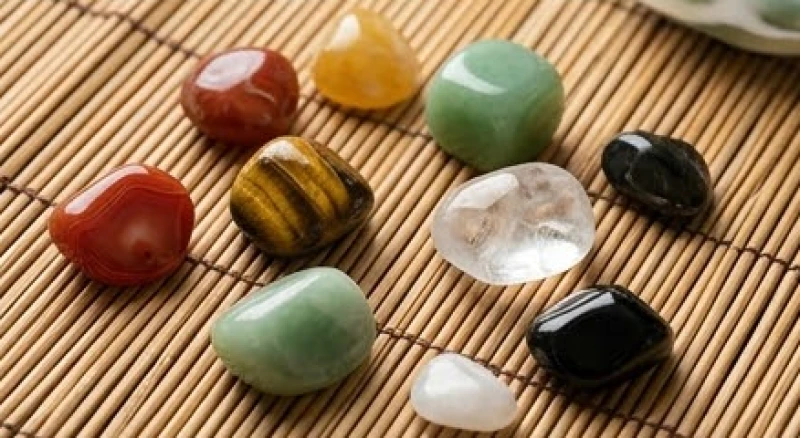 Phật bản mệnh tuổi Dậu: Chọn đúng màu đá và tự khai quang 3 Các loại đá phong thủy nhiều màu sắc phù hợp với ngũ hành nạp âm của người tuổi Dậu