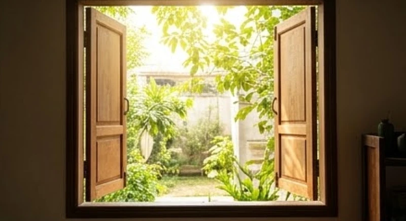 Khung cửa sổ rộng mở tràn ngập ánh sáng tự nhiên giúp không gian thông thoáng để chim tự bay ra ngoài