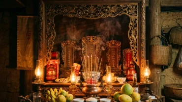 Không gian thờ cúng truyền thống giúp bạn giải mã hiện tượng mơ thấy bàn thờ bị cháy theo tâm linh