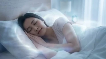 Trạng thái ngủ say tĩnh lặng tương phản với những biến động tâm trí trong giấc mơ thấy bị sờ chạm cơ thể