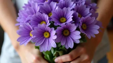 Mơ thấy được tặng hoa violet đánh con gì?