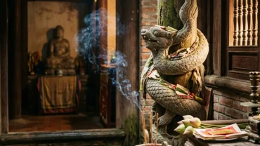 Hình ảnh minh họa điềm báo tâm linh từ giấc mơ thấy giết rắn trong văn hóa tín ngưỡng