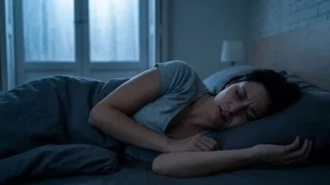 Người phụ nữ trằn trọc trong giấc ngủ khi mơ thấy mình bị truy đuổi giữa đêm
