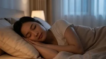 Người phụ nữ ngủ say với nét mặt bình tĩnh, giải tỏa nỗi lo khi mơ thấy người thân chết