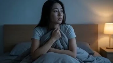 Người phụ nữ trằn trọc mất ngủ lúc nửa đêm sau khi mơ thấy người yêu hiện tại gặp lại người cũ trong vô thức