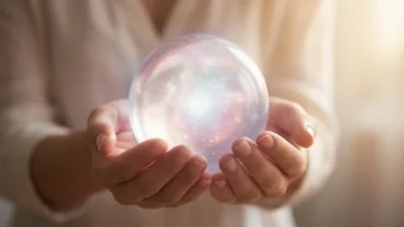 Khối cầu pha lê phát sáng rực rỡ tượng trưng cho sự viên mãn khi mơ thấy số 10
