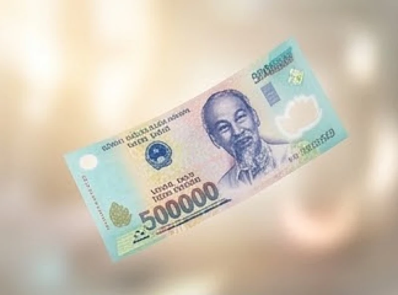 Tờ tiền 500.000 VNĐ màu lơ xanh đại diện cho dòng chảy năng lượng tích cực và sự hanh thông