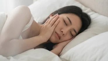 Người phụ nữ trằn trọc khi nằm mơ thấy tự nhổ răng mình phản ánh trạng thái căng thẳng tâm lý